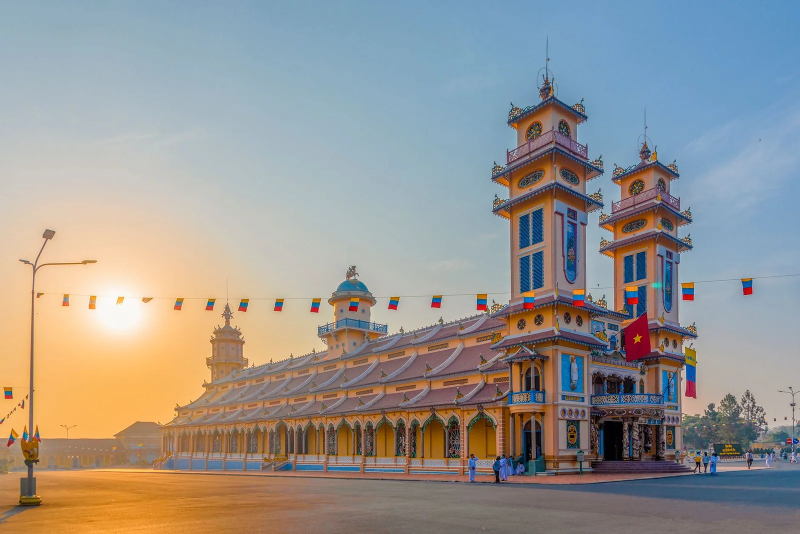 Hà Nội – Sài Gòn – Tây Ninh – Mỹ Tho – Bến Tre 4N3Đ