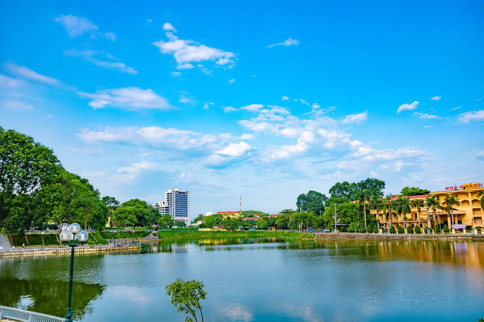 Hà Nội – Thành Đô – Trùng Khánh – Hồng Nhai Động – Công Viên Gấu Trúc Thành Đô 5N4Đ