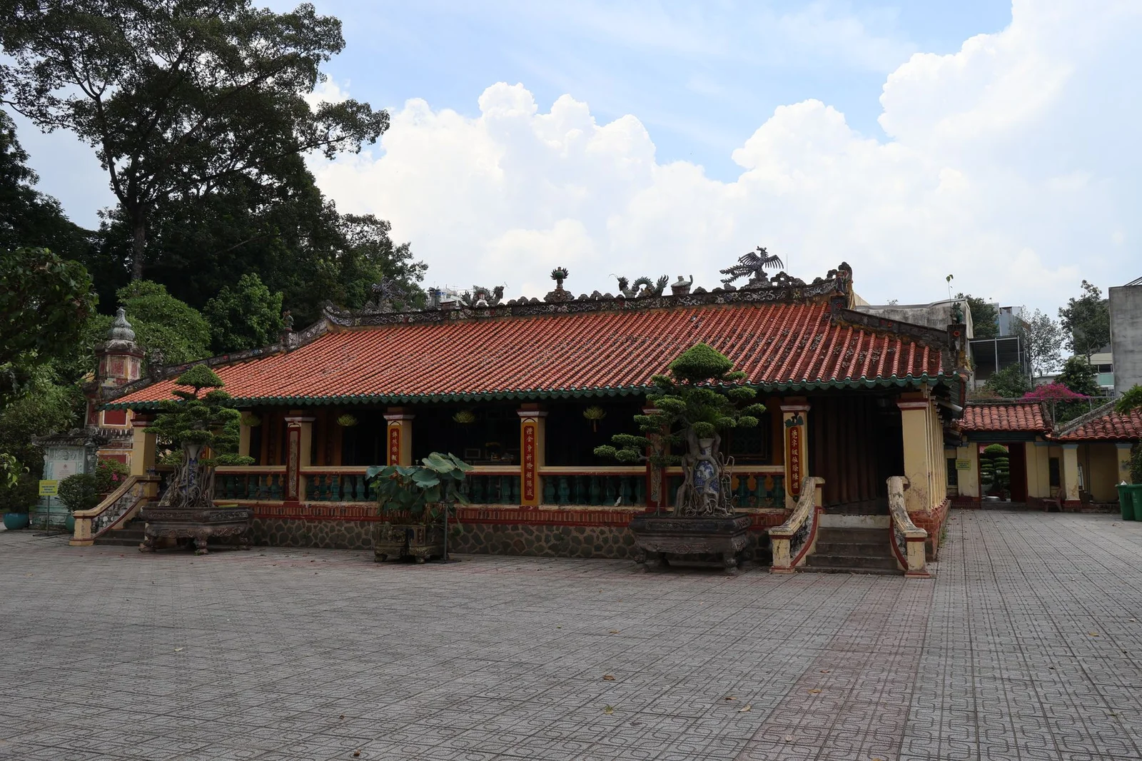 Hà Nội – Sài Gòn – Củ Chi – Tây Ninh – Mỹ Tho – Bến Tre – Hà Nội 4N3Đ